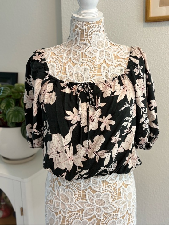 Sanctuary Tops - Sanctuary Boho Floral Off-Shoulder Peasant Crop Top in Black and Ivory- size S